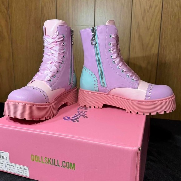 Dolls Kill‎ Pastel pink and purple platform combat boots NEW Size 10 Womens - Picture 2 of 4